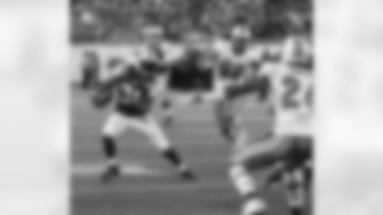 2011 Regular Season Week 6 Jets vs. Dolphins Game Photos