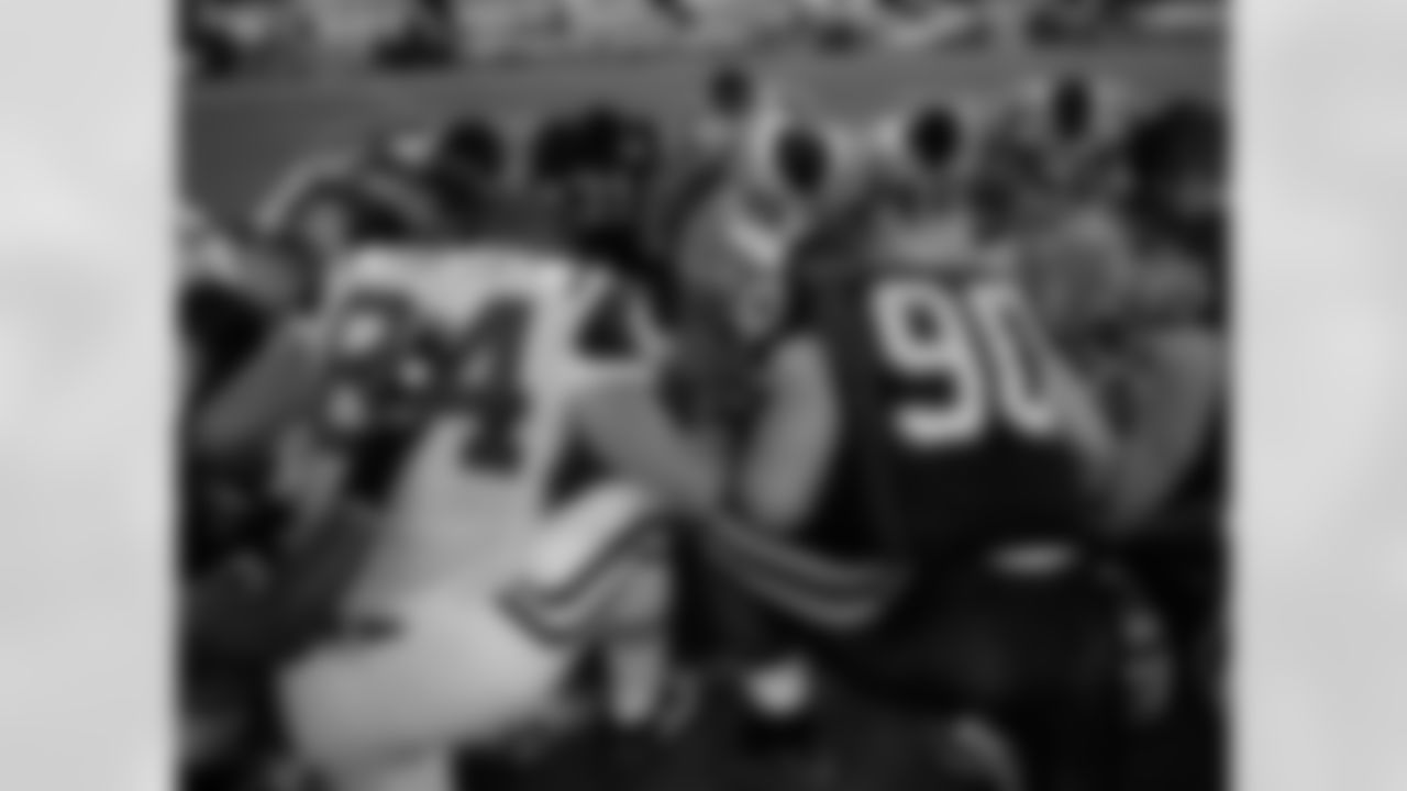 2009 Week 13 Jets at Bills Photos