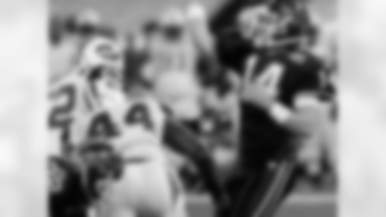 2009 Week 13 Jets at Bills Photos