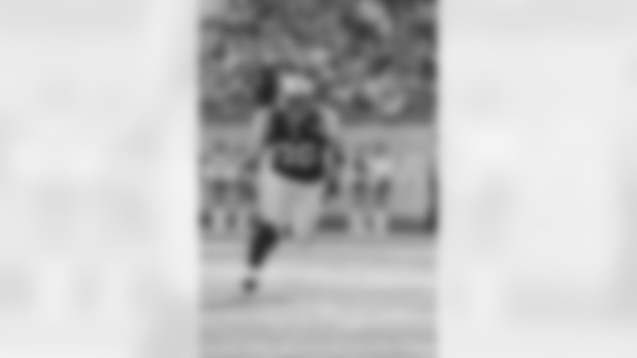 Jim Leonhard Photos