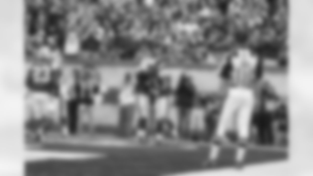 2011 Regular Season Week 12 Jets vs Bills Game Photos