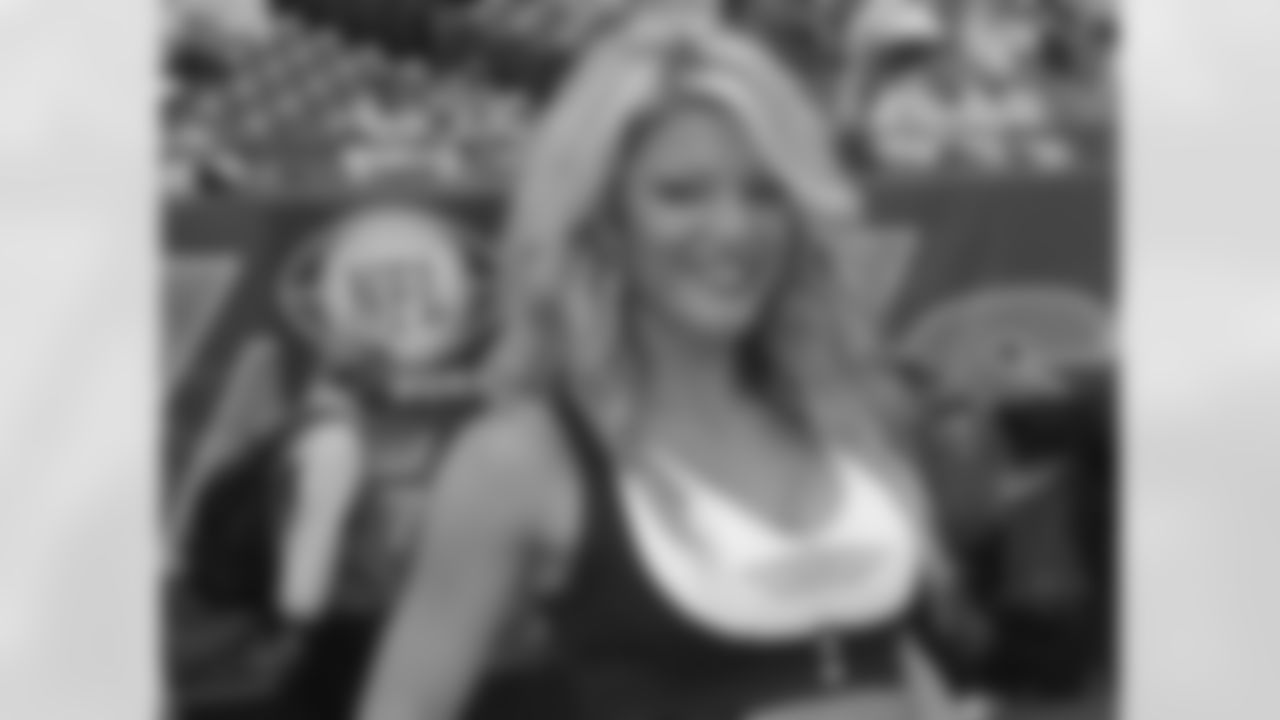 Nicole 2009 Flight Crew Member Photos