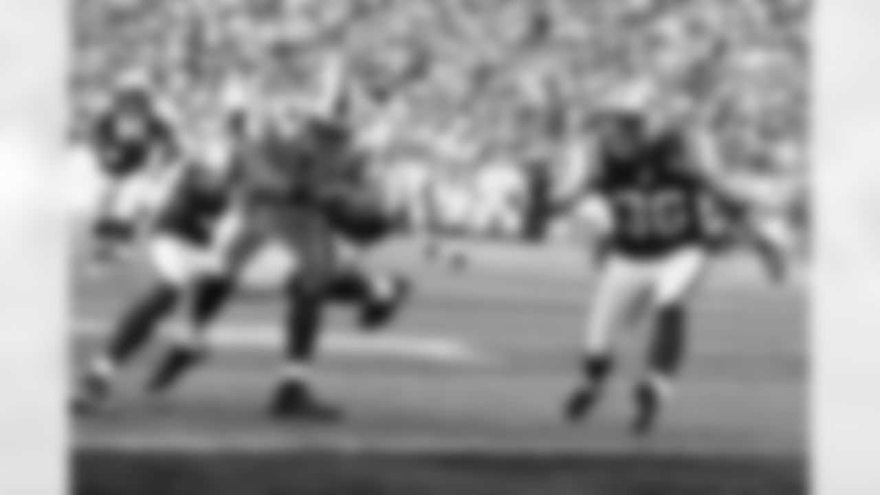 Jim Leonhard Photos