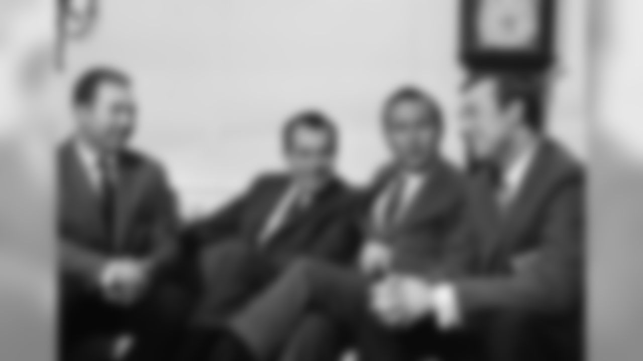 Richard Nixon with QB Bart Starr, golfer Arnold Palmer and Al Kaline (1969)