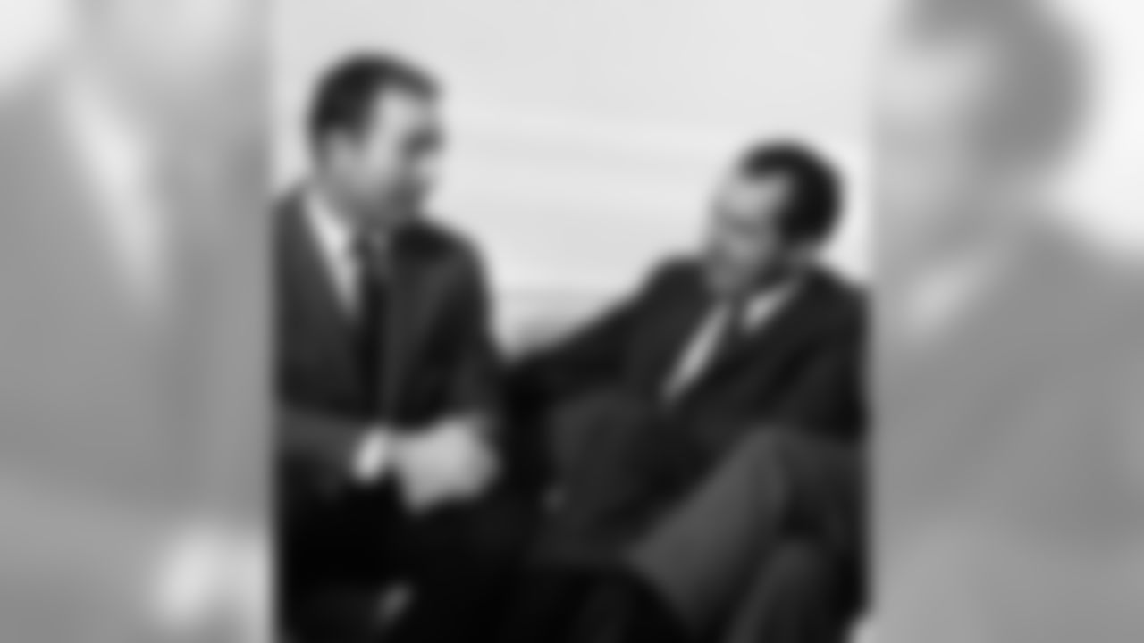 Richard Nixon with QB Bart Starr (1969)