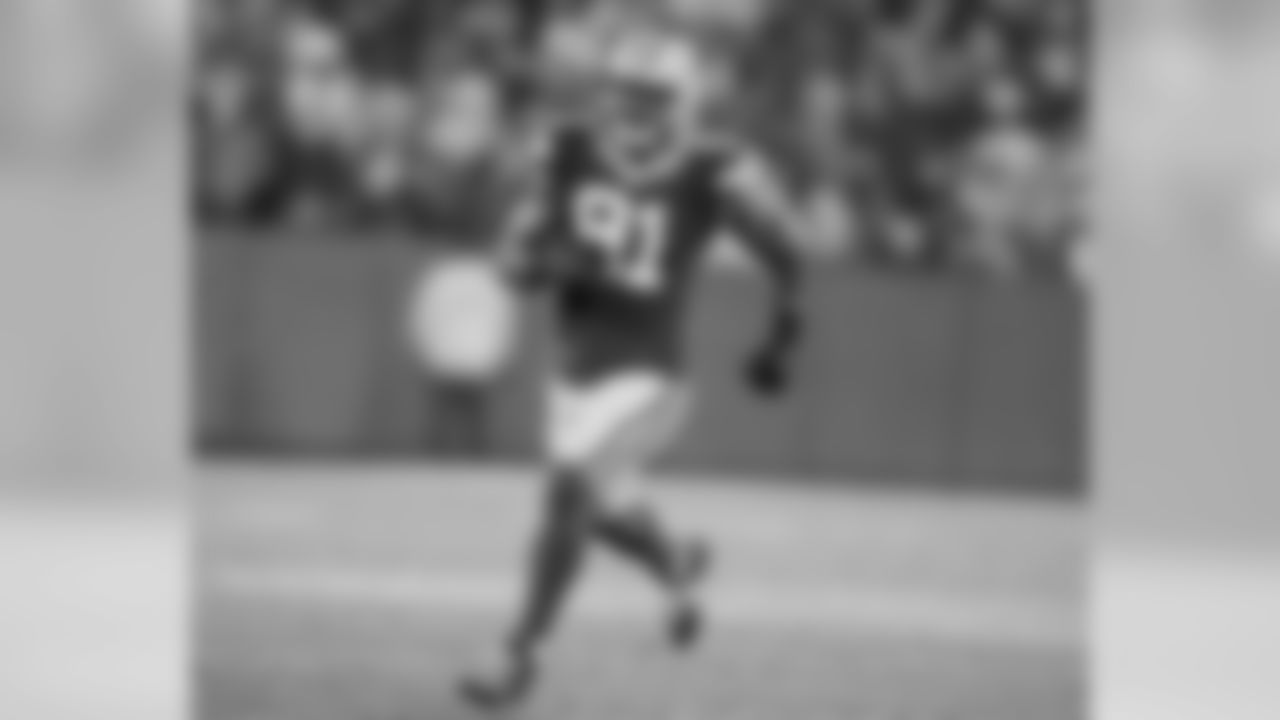 91 — LB Jayrone Elliott