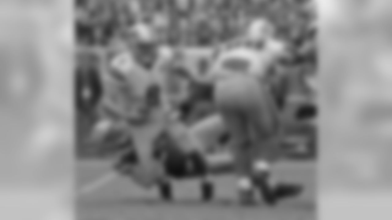 In 2015, was named to the watch lists for the Bednarik Award, the Butkus Award, the Nagurski Trophy and the Lombardi Award. Was a semifinalist for the Butkus Award, which honors the nation's best linebacker.