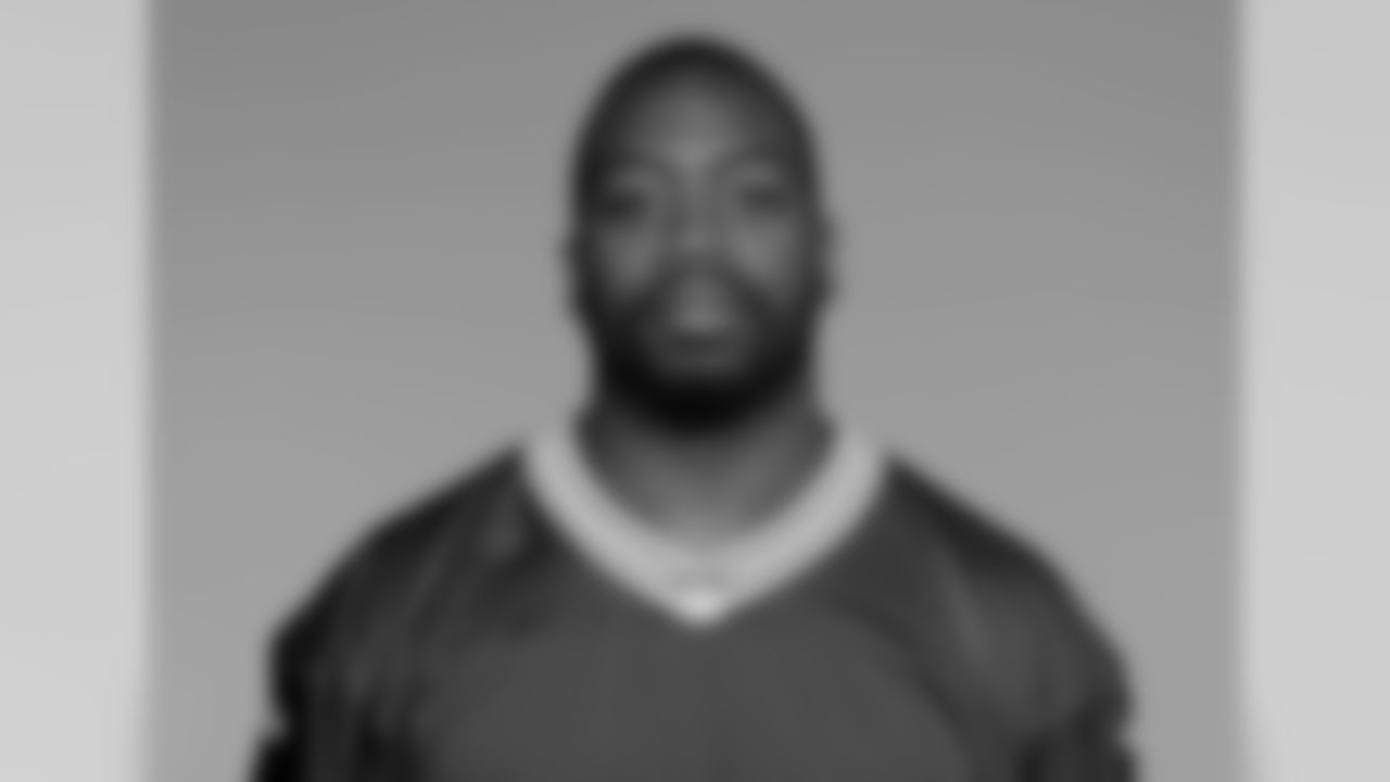 48 — LB Joe Thomas