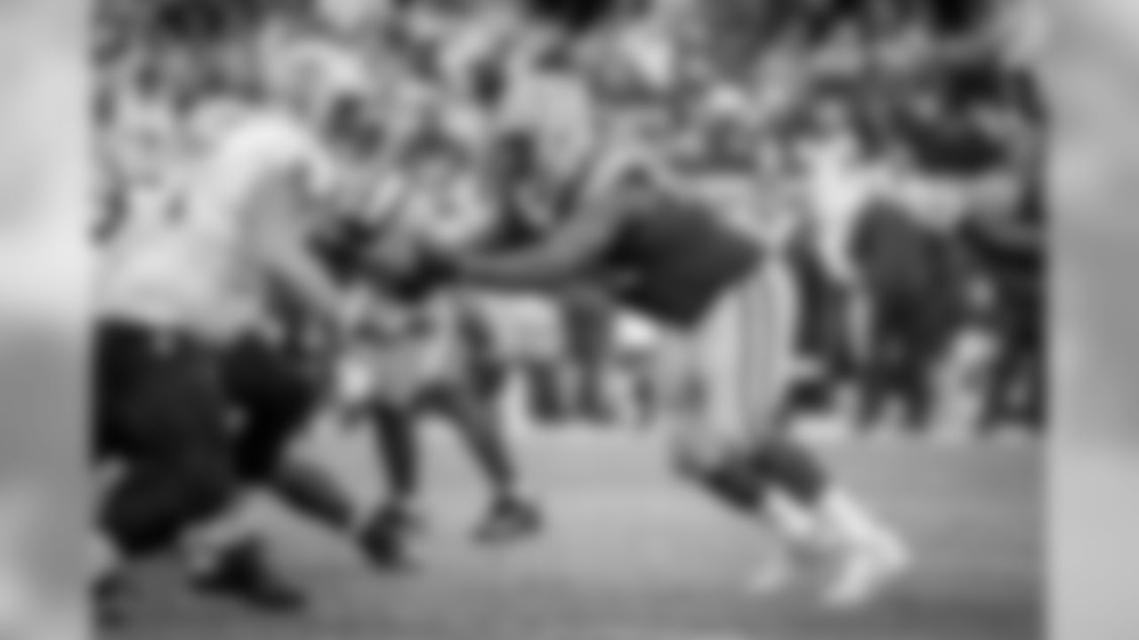91 — DT Quinton Dial