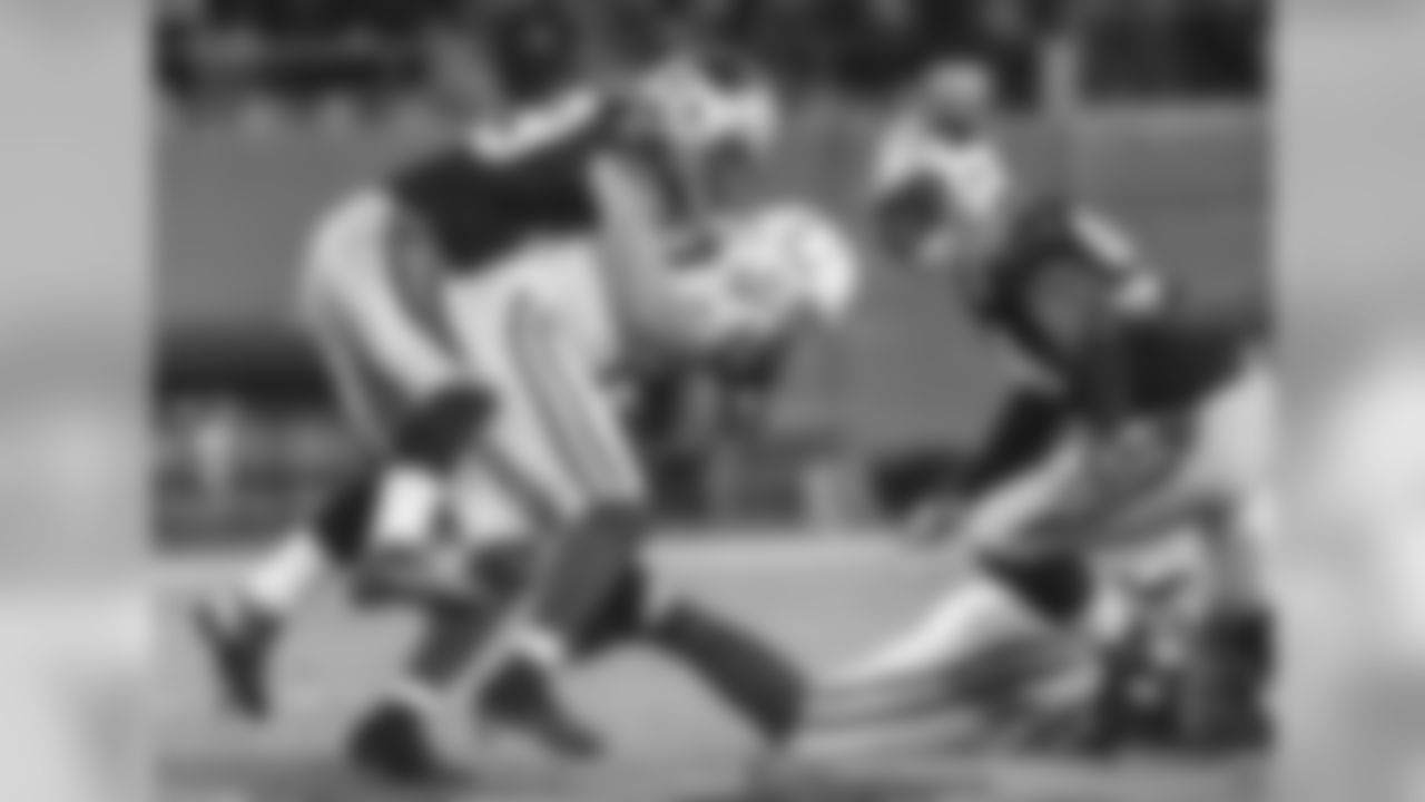 LB Luke Kuechly