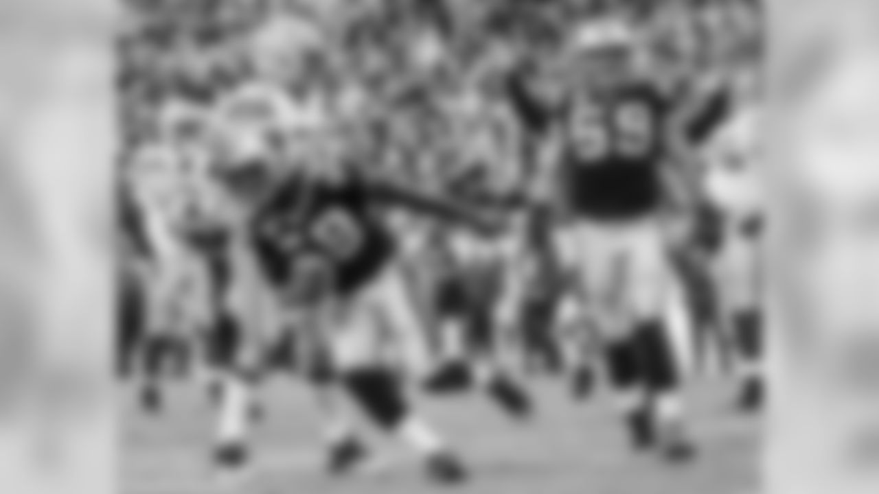 LB Thomas Davis, Sr.