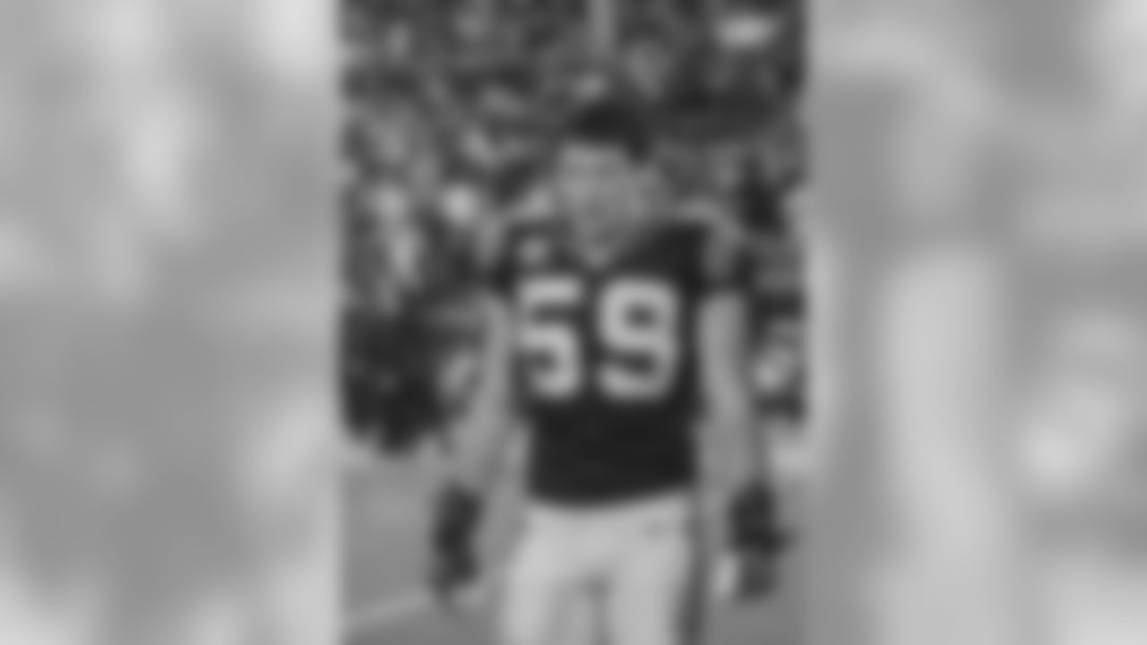 LB Luke Kuechly