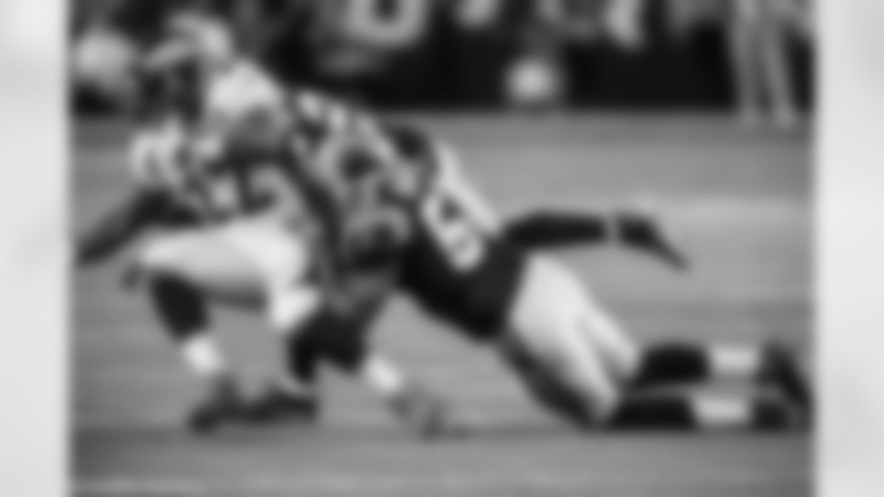 LB Thomas Davis, Sr.
