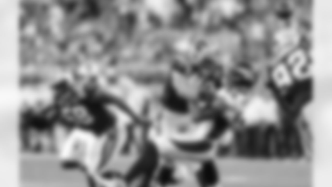 LB Luke Kuechly