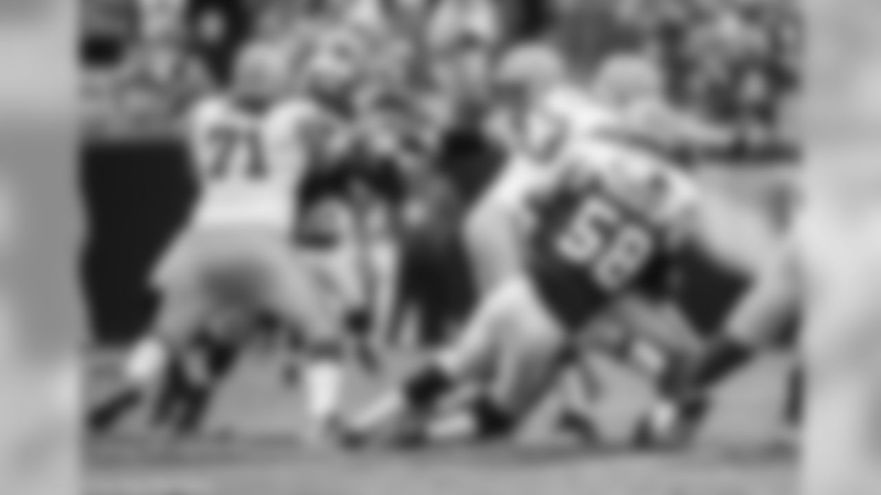 LB Thomas Davis, Sr.