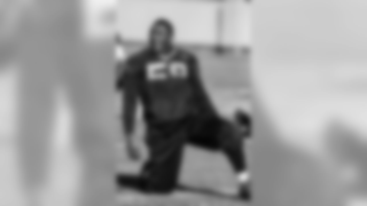 LB Thomas Davis, Sr.