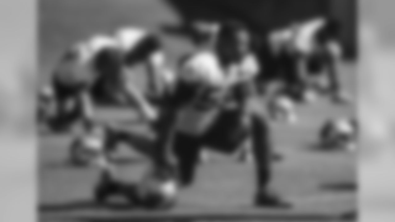 LB Thomas Davis, Sr.
