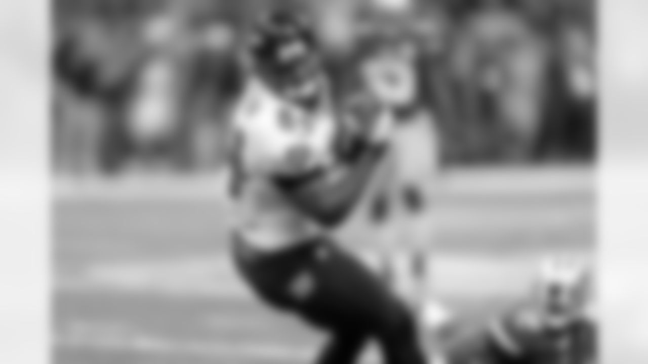 Posted two receptions for 37 yards for the Baltimore Ravens in Super Bowl XLVII against the San Francisco 49ers.