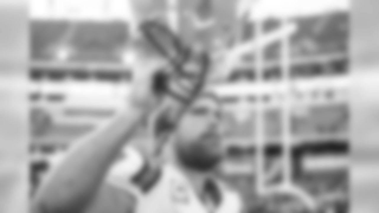 TE Greg Olsen