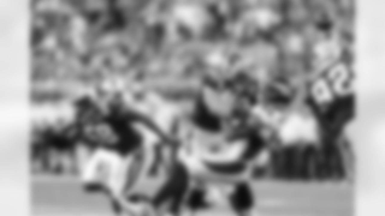 LB Luke Kuechly