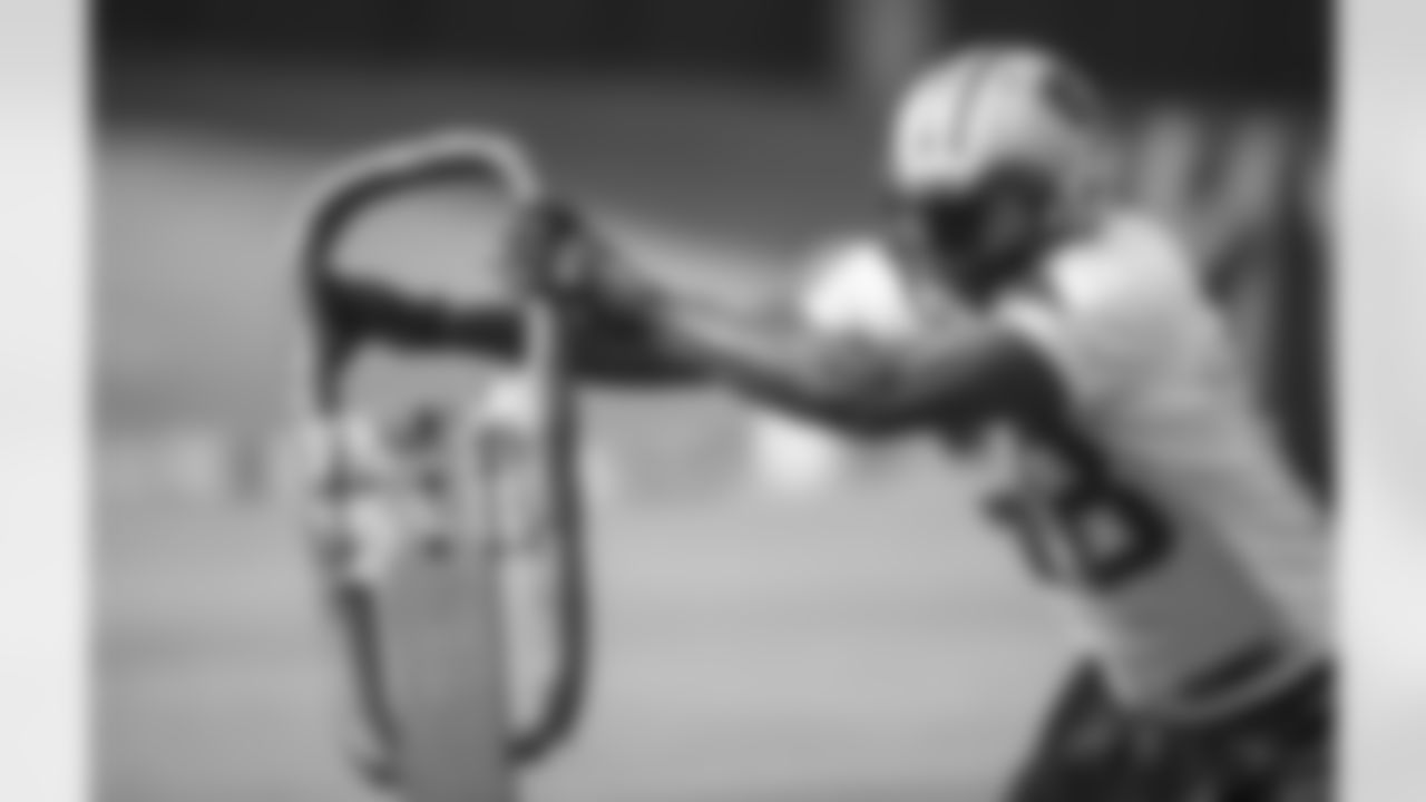 LB Thomas Davis, Sr.