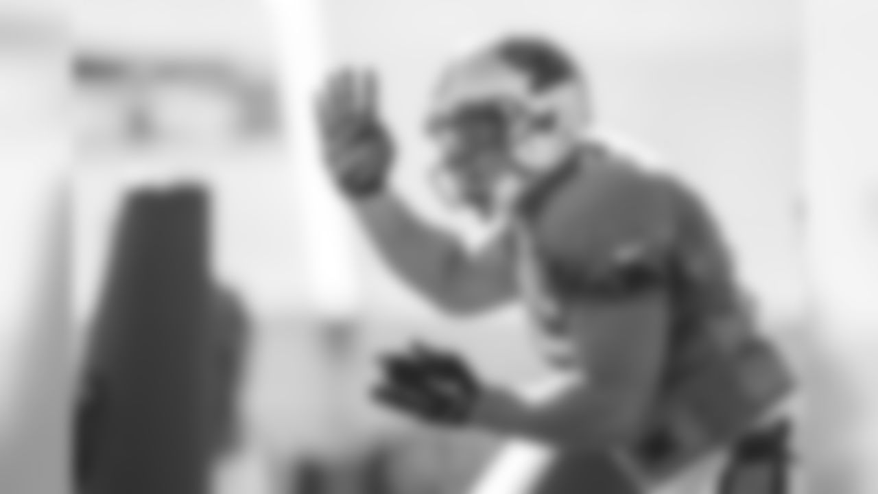 DT Chas Alecxih - Exclusive Rights Free Agent