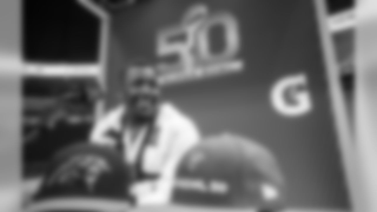 LB Thomas Davis, Sr.