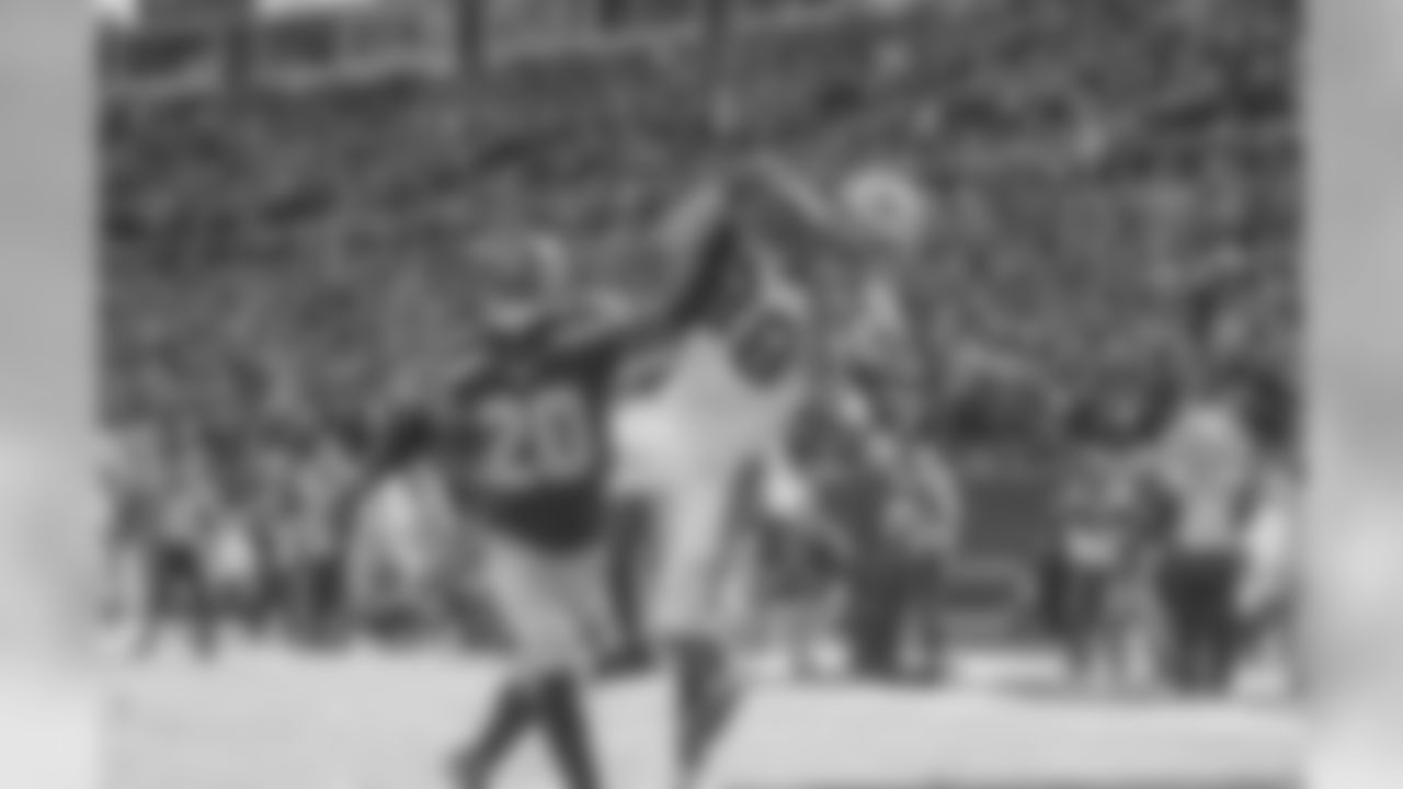 TE Greg Olsen