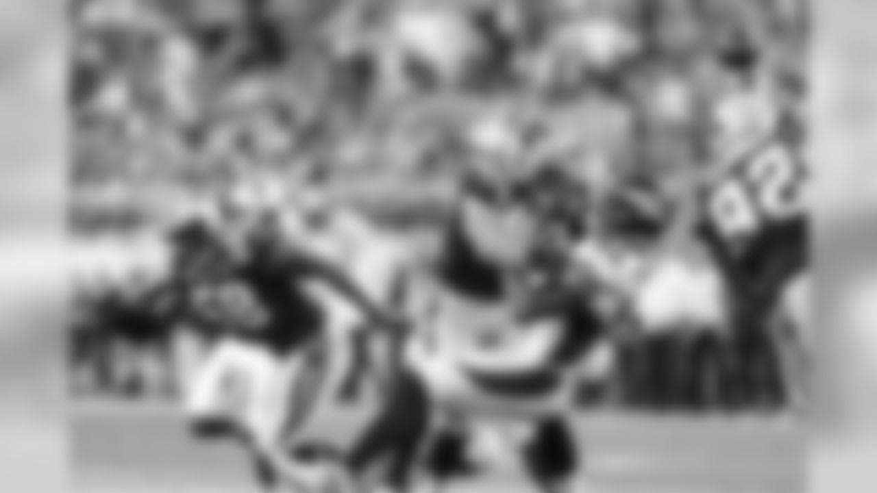 LB Luke Kuechly
