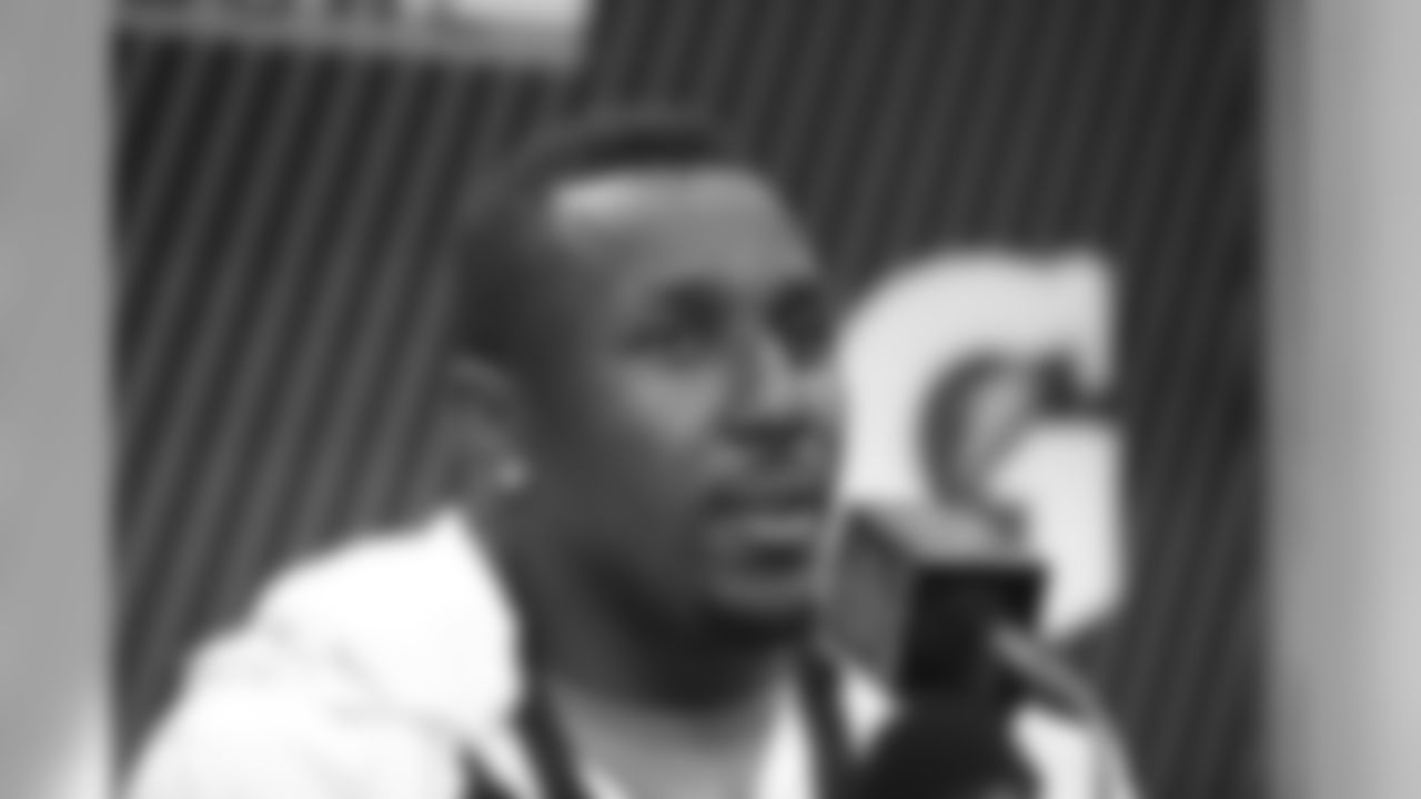 LB Thomas Davis, Sr.