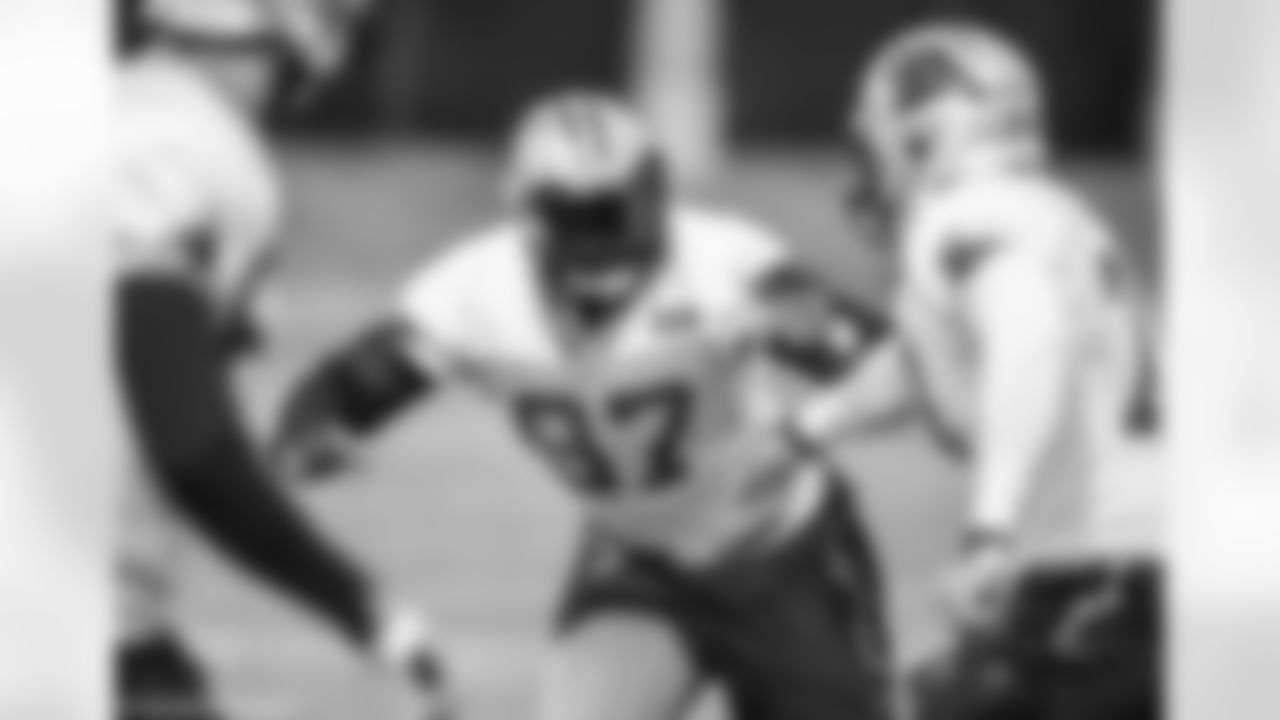 DE Mario Addison