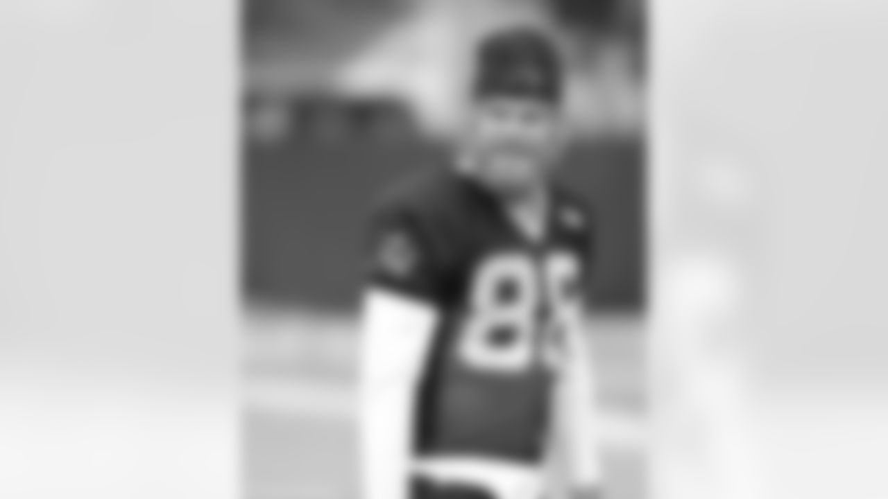 TE Greg Olsen