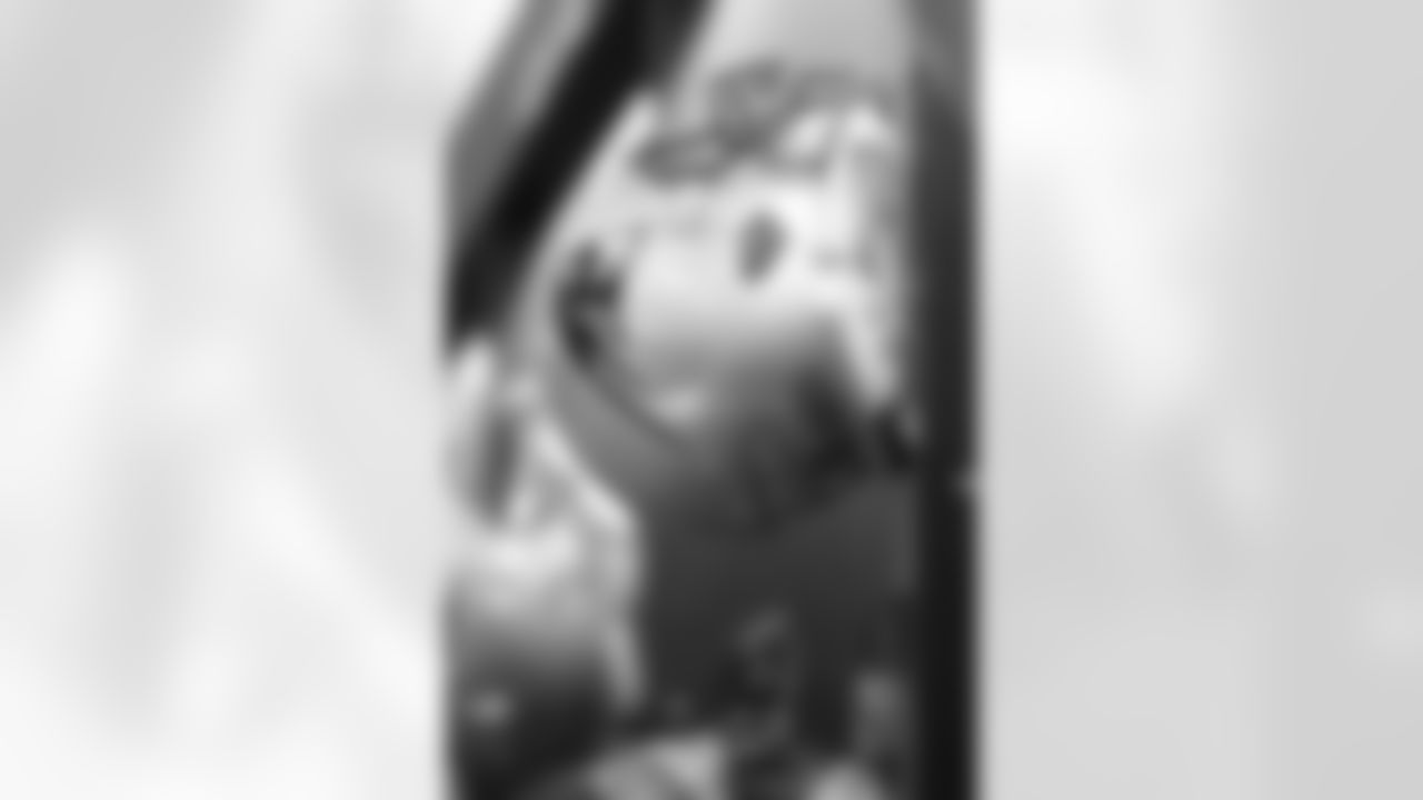 md112617lockerroom-approved_ds13-watermarked.jpg