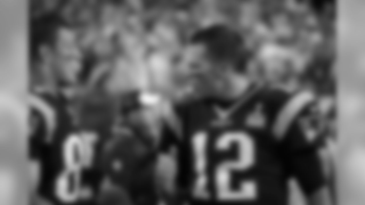 New England Patriots quarterback Tom Brady, right, talks with tight end Rob Gronkowski on the sideline in the first half of an NFL football game against the Pittsburgh Steelers, Thursday, Sept. 10, 2015, in Foxborough, Mass. (AP Photo/Stephan Savoia)