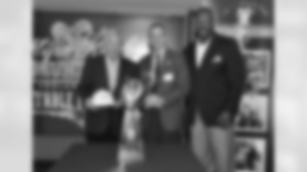 hartfordscampcourant_charlielenore_stage1_small.jpg
