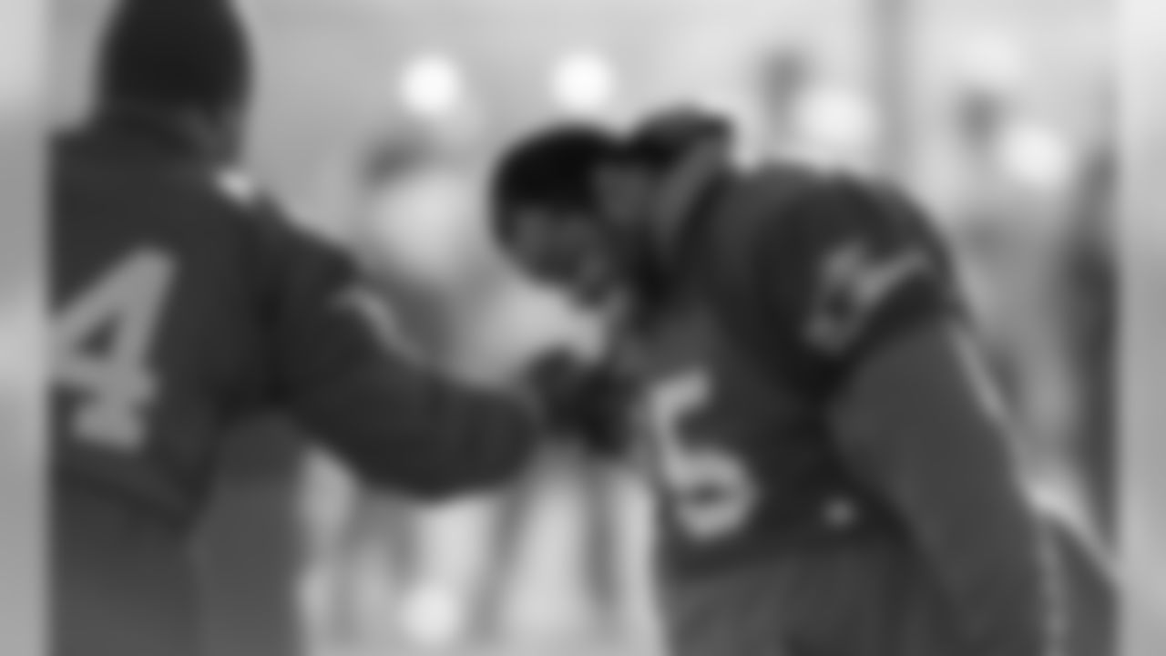 New England Patriots defensive linemen Vince Wilfork, right, and Ty Warren laugh as they talk before football practice begins at the team's training facility in Foxborough, Mass., Wednesday afternoon, Jan. 3, 2007. The Patriots will play their AFC Division rivals, the New York Jets, in a wild-card playoff game on Sunday in Foxborough. (AP Photo/Stephan Savoia)