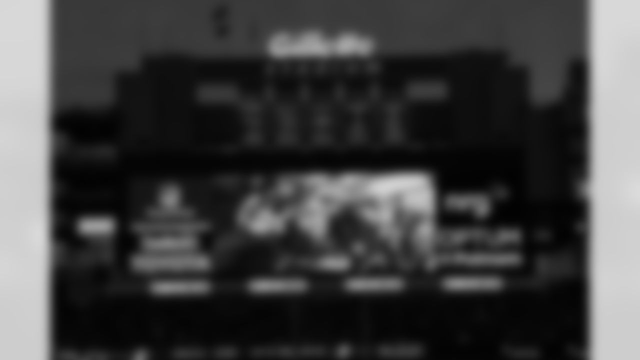 thankyoufans_bb122417_mrkt1876.jpg