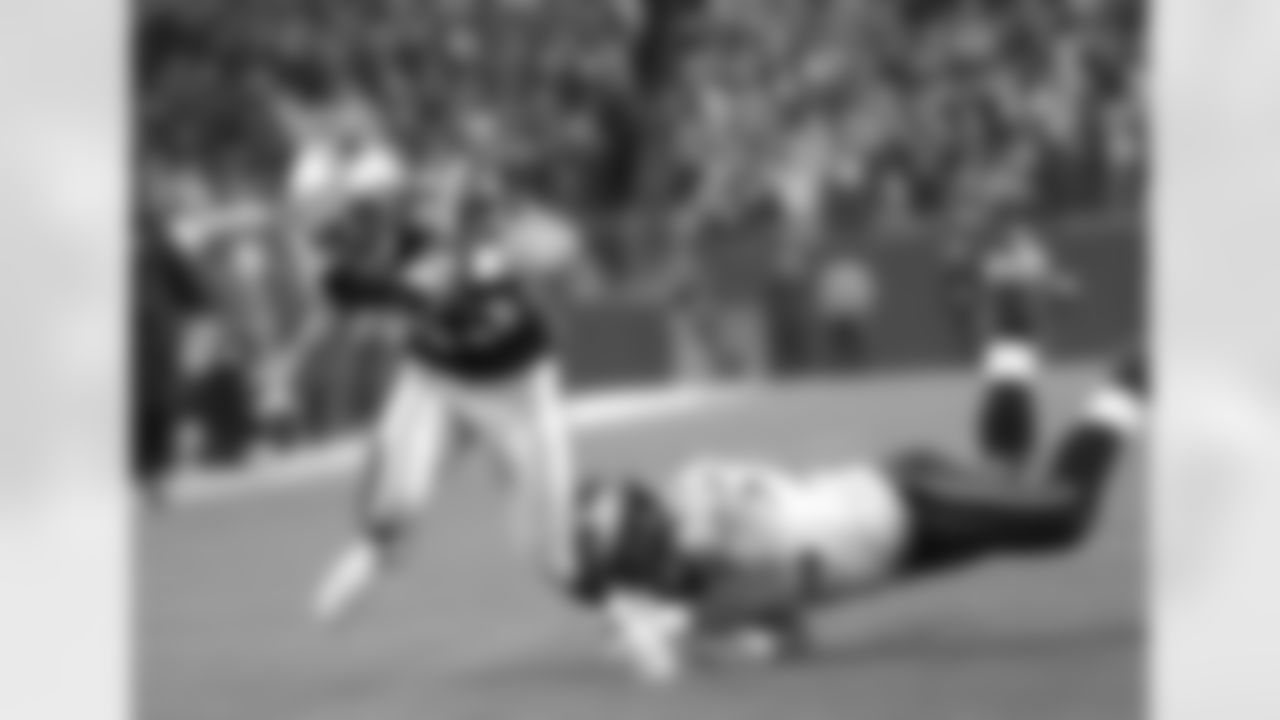 In a back-and-forth battle that featured seven lead changes and two ties, the Patriots prevailed 31-28 on Nov. 25, 2007. Wes Welker caught 13 passes for 149 yards, and a four-yard TD run by Laurence Maroney with 7:20 left in the fourth quarter provided the winning margin.