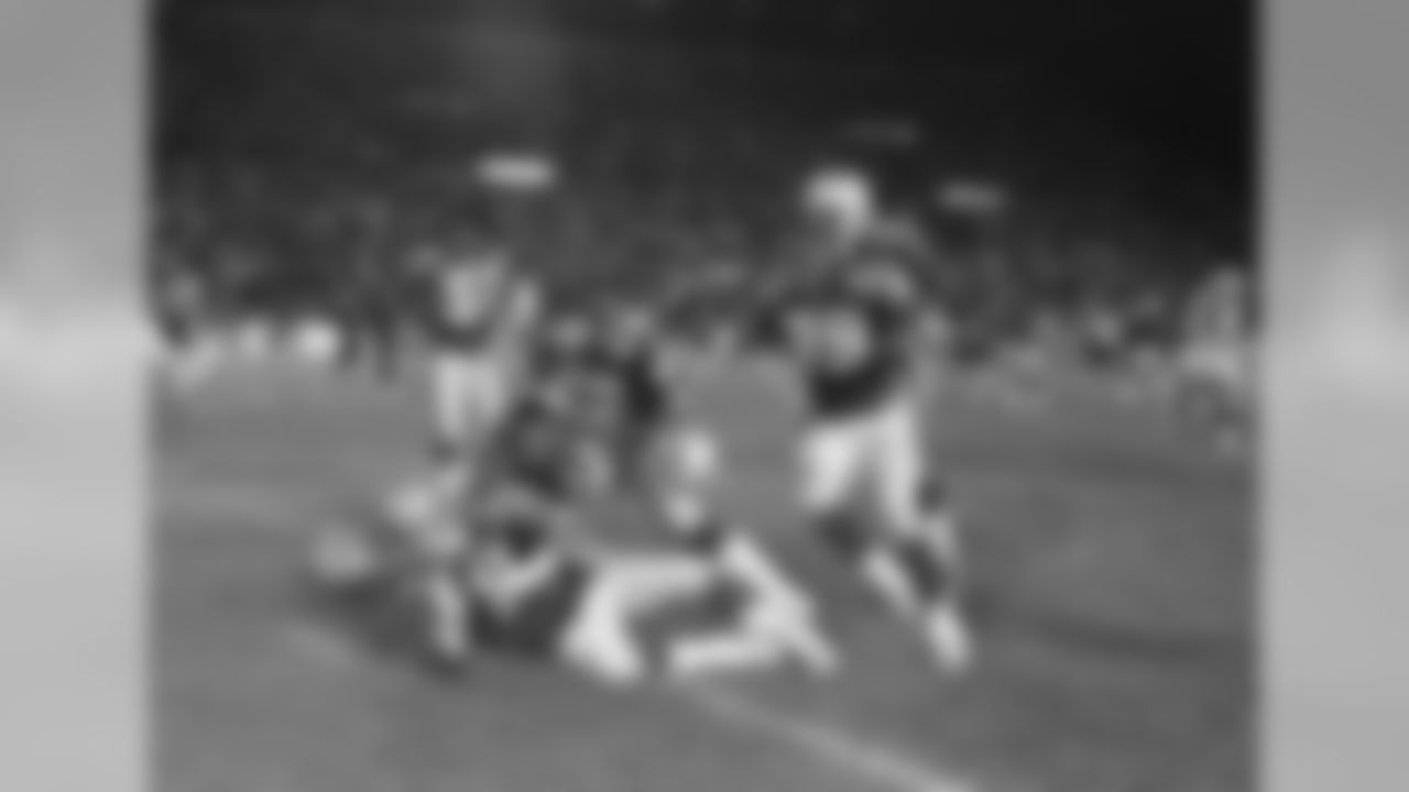 New England Patriots quarterback Drew Bledsoe (11) is mobbed by teammates after throwing a touchdown pass to tight end Ben Coats with no time remaining in their AFC East NFL game against the Buffalo Bills at Foxboro Stadium in Foxboro, Mass., Sunday night, Nov. 29, 1998. The Patriots defeated the bIlls 25-21. (AP Photo/Winslow Townson)