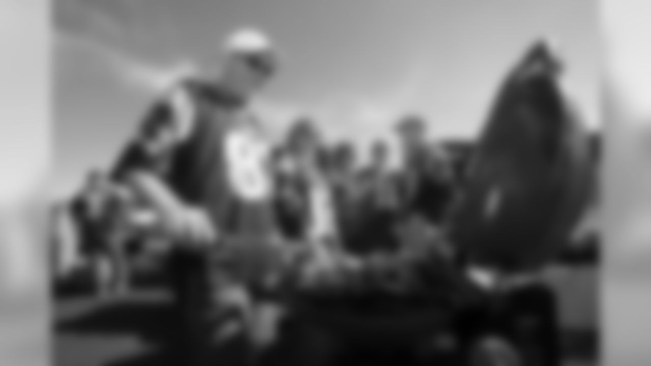 092715tailgating_ea04.jpg