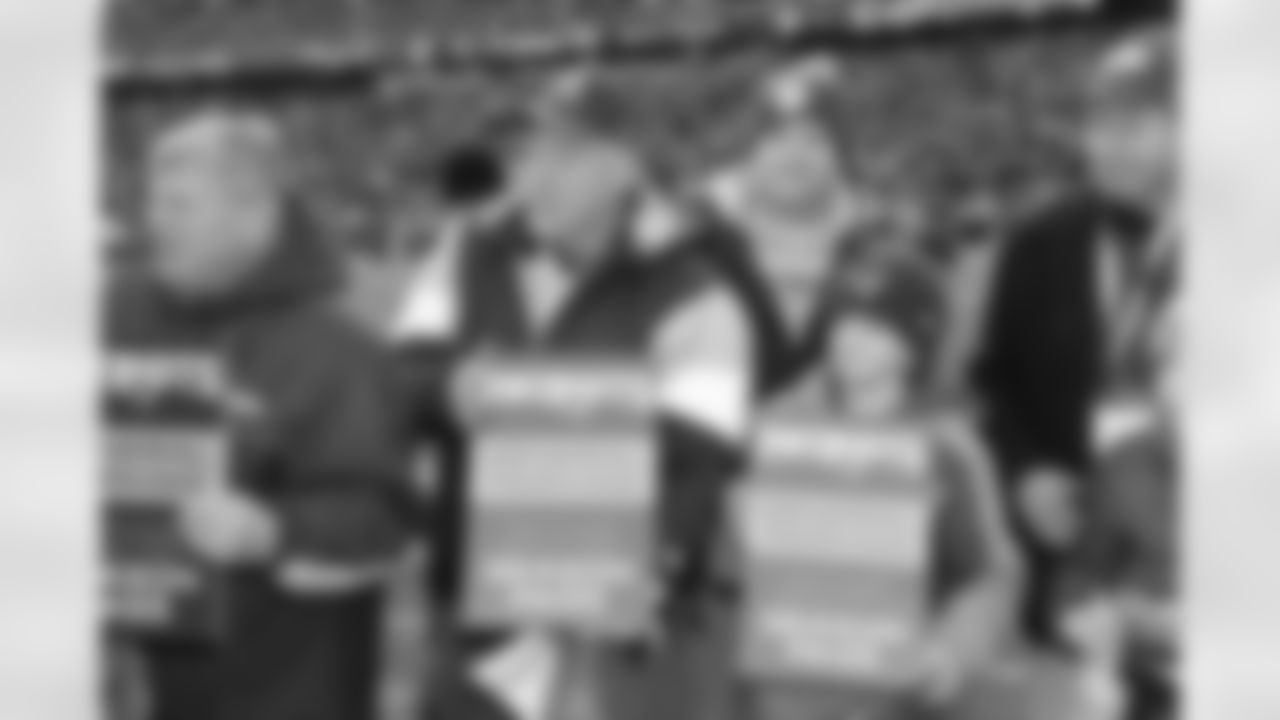 thankyoufans_bb122417_mrkt1754.jpg
