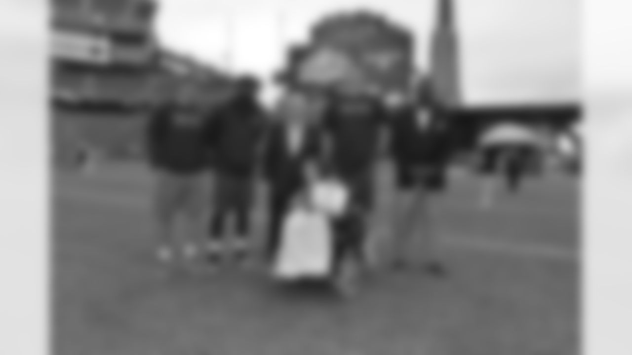 workingonwalking_alyssasilva_field2_small.jpg