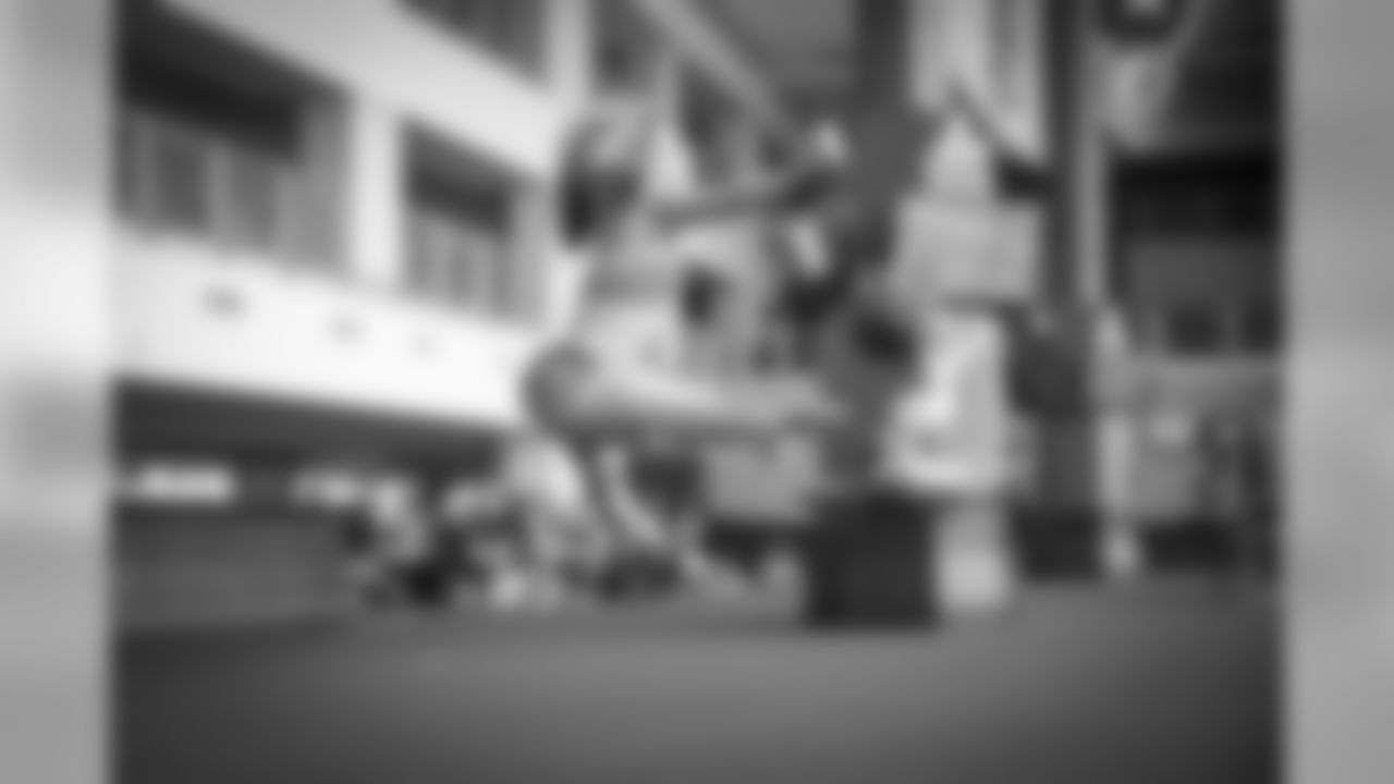 034r2887_0.jpg