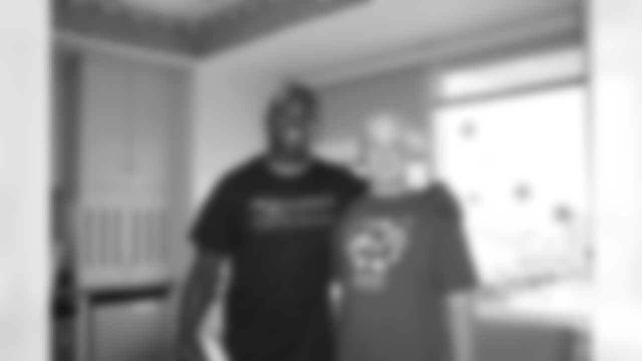 Matt Forte, RB - The veteran, first-year Jets running back is having a solid season. Forte has topped 20-plus carries and 90-plus yards in three of the last four games as the centerpiece of the offense. New England's run defense has allowed 26 or more rushes in three straight games and opponents have topped 4.3 yards a carry in three of the last four. Forte will try to test a Patriots front trending in the wrong direction against the run.