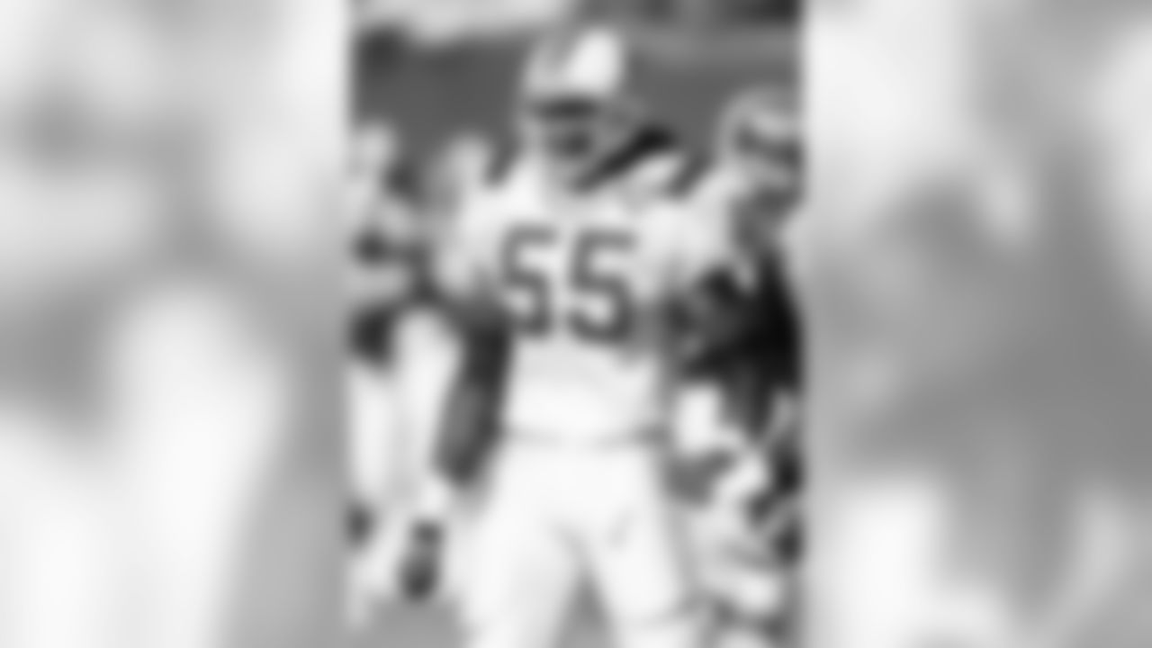 16 Oct. 1994. New England Patriots defensive end-linebacker Willie McGinest (55) on the field during a game against the New York Jets played at Giants Stadium in the Meadowlands Sports Complex in East Rutherford, New Jersey. (Photo By John Cordes/Icon Sportswire) (Icon Sportswire via AP Images)