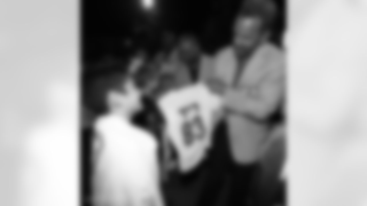 Andre Reed and a young fan meet each other during a jersey swap.
