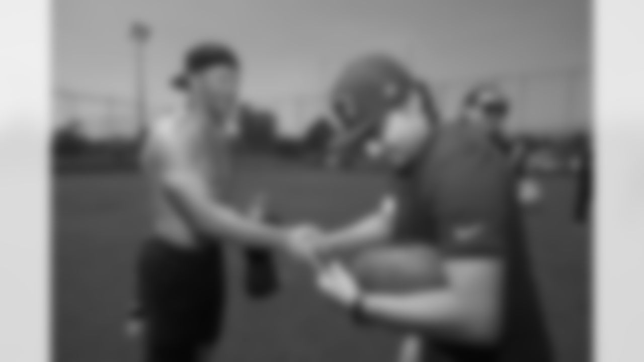 nfl_playing_soccer_056.jpg