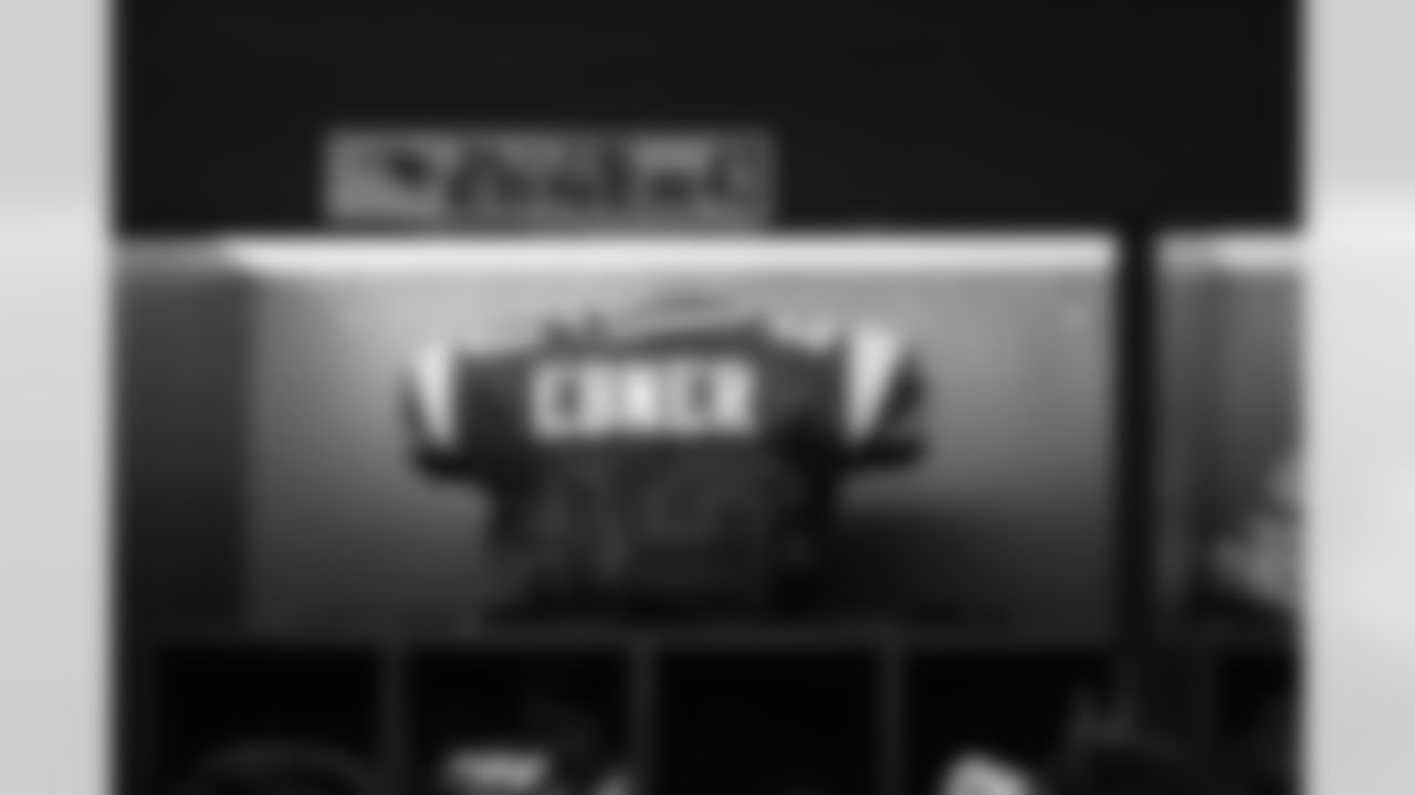 md112617lockerroom-approved_ds09-watermarked.jpg