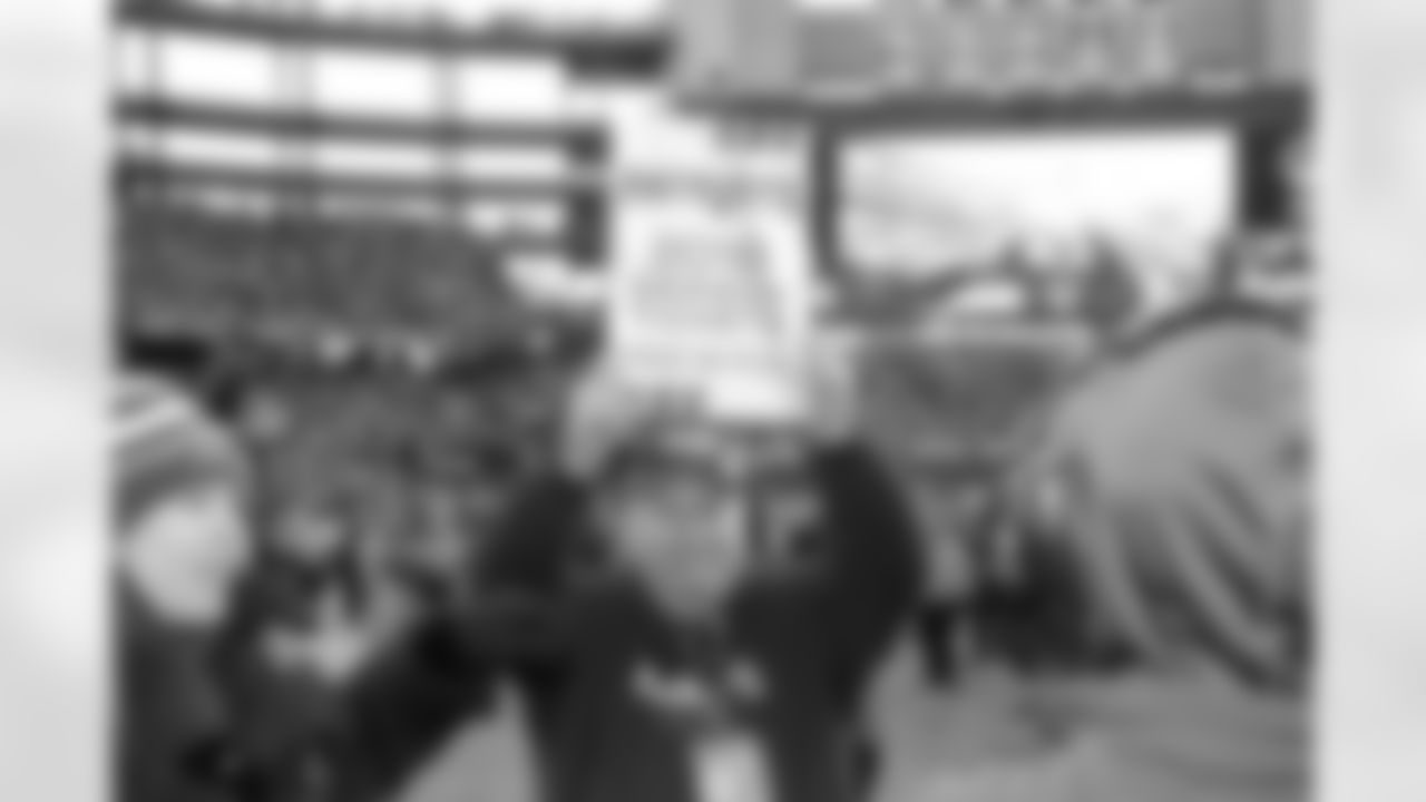 thankyoufans_bb122417_mrkt1751.jpg