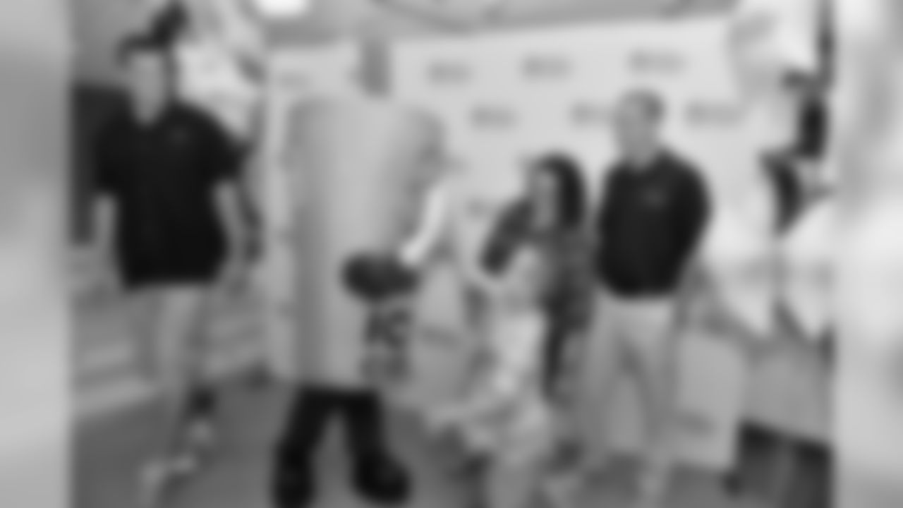BOSTON, MA - MAY 27: New England Patriot Rob Gronkowski, Cuppie, Drew, Sarah and John attend Dunkin Donuts Iced Coffee Day check presentation at Boston Children's Hospital on May 27, 2015 in Boston, Massachusetts. (Photo by Paul Marotta/Getty Images for BCH)